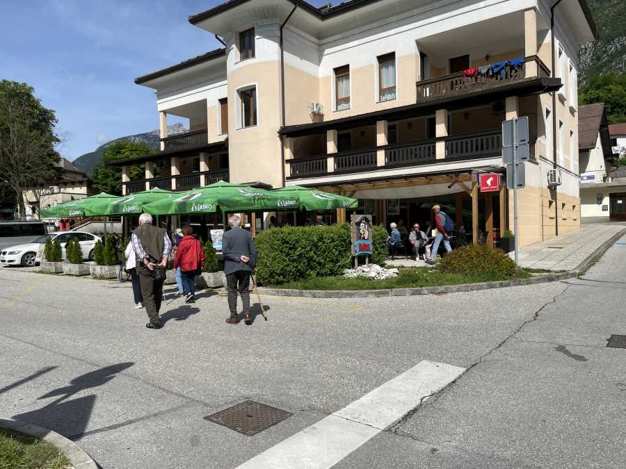 Klick für Vergrößerung Klick für Vergrößerung